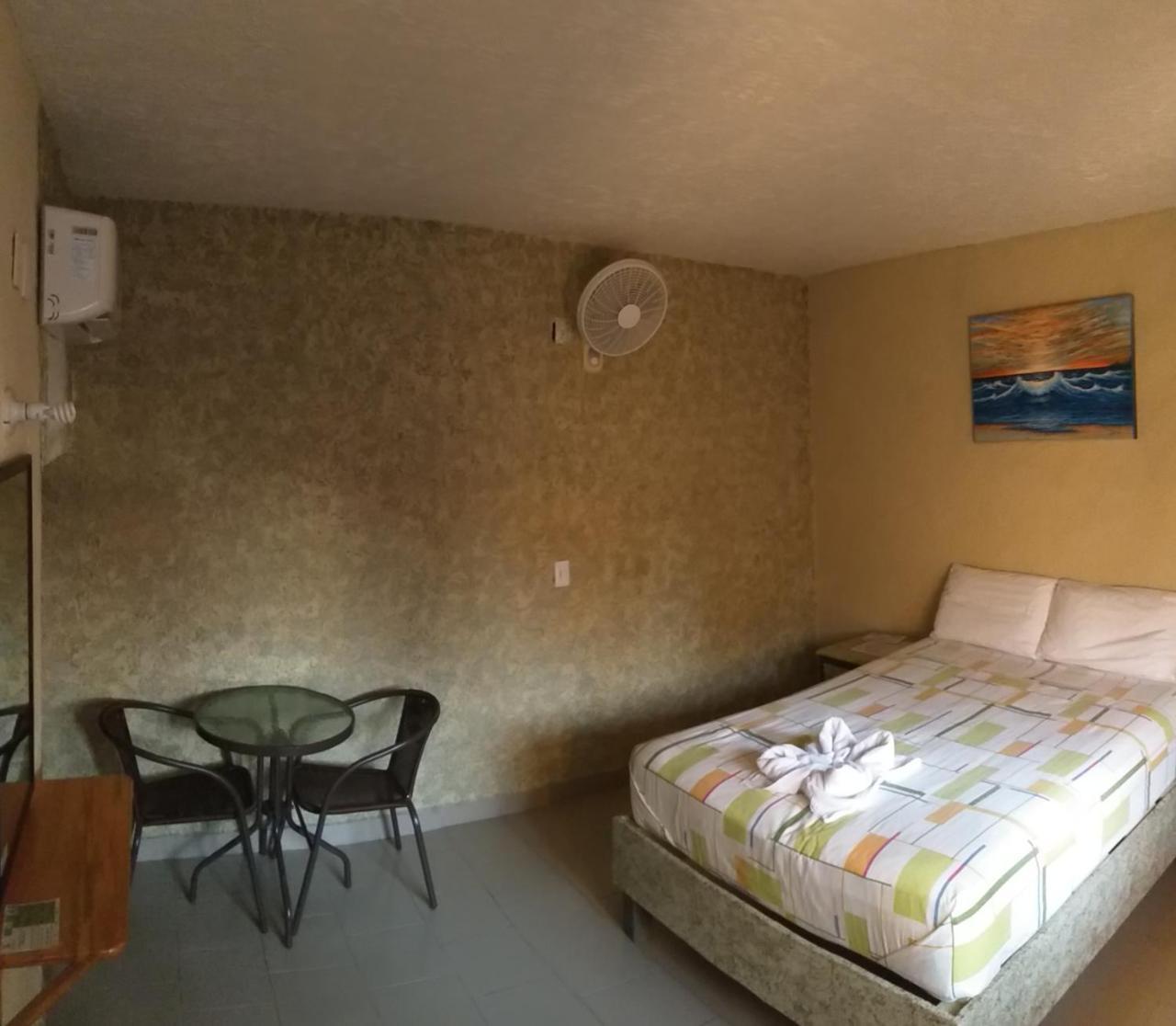 Hotel Bigu ปูแอร์โตเอสกอนดิโด ภายนอก รูปภาพ